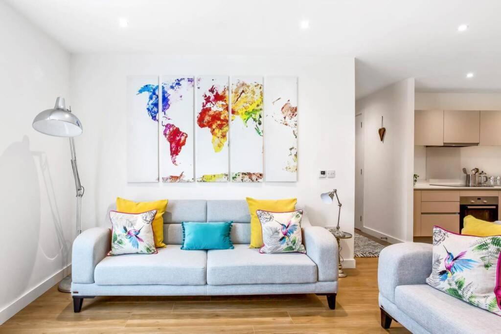 Stunning 2 Bed/2 Bath In Town Centre & Parking! Apartment Bracknell Exterior photo